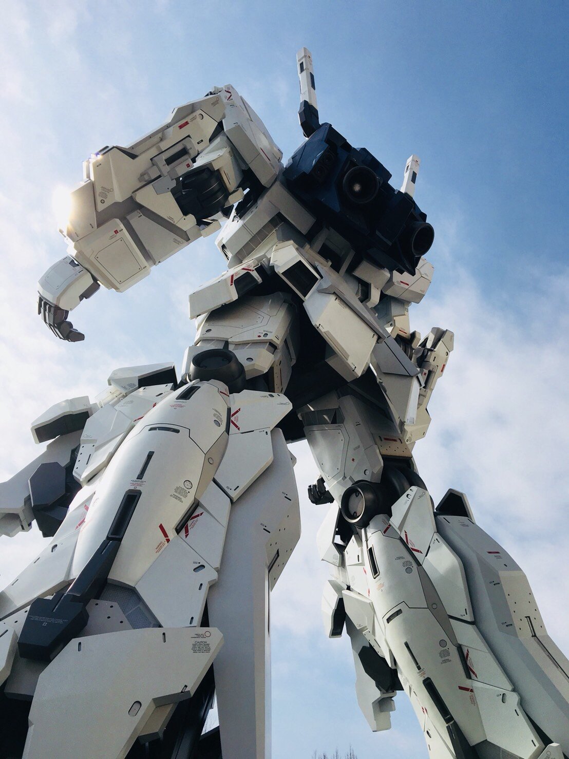 ユニコーンガンダム立像