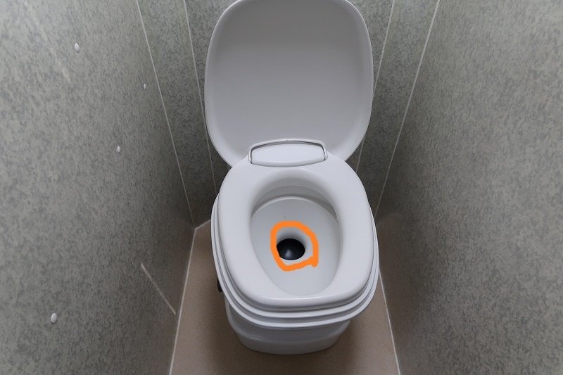 キャンピングカー 便座