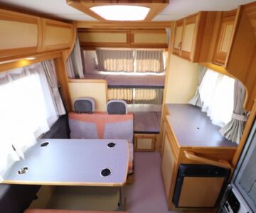 車内　テーブル状態