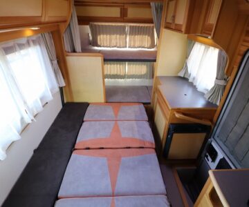 車内　ベッド状態